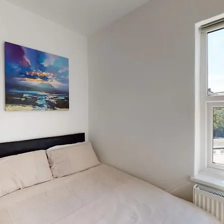 J Kyns 2 Bedrooms House With Two Double Beds Apartment *