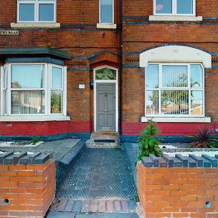 J Kyns 2 Bedrooms House With Two Double Beds Birmingham